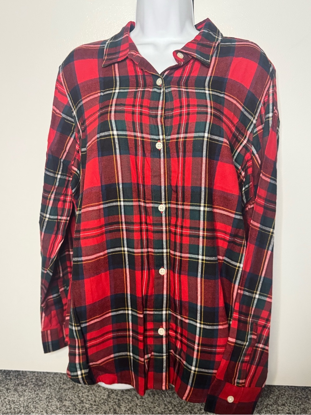 Old Navy Woman’s Ladies XL Red and Navy Plaid Button-Down Shirt Winter Cold